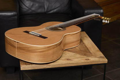 ORTEGA Traditional Series 4/4 Nylon String Guitar 6-String + Pro Gigbag