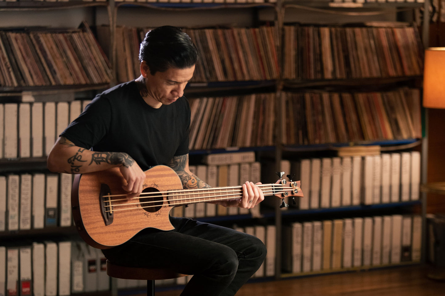 ORTEGA Lizard Serie Short Scale Fretless Uke Bass 4 String - Solid Mahogany Natural + Bag