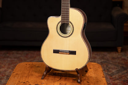 ORTEGA Family Series Pro 4/4 Konzertgitarre 6 String Lefty - Massive Fichte / Mahagoni Natur + Bag
