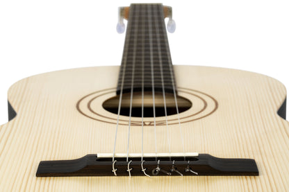 ORTEGA Traditional Series 4/4 Nylon String Guitar 6-String - Natural Spruce