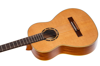 ORTEGA Family Series 3/4 Konzertgitarre 6 String - Zeder / Mahagoni Gloss Natur + Bag