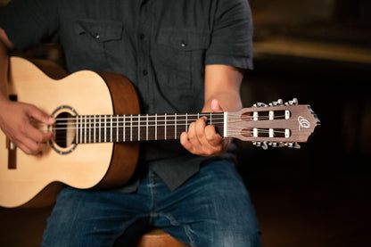 ORTEGA Student Series Pro 4/4 Konzertgitarre 6-String - Natural