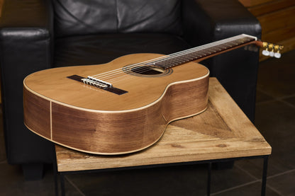 ORTEGA Traditional Series 4/4 Konzertgitarre 6-String + Pro Gigbag