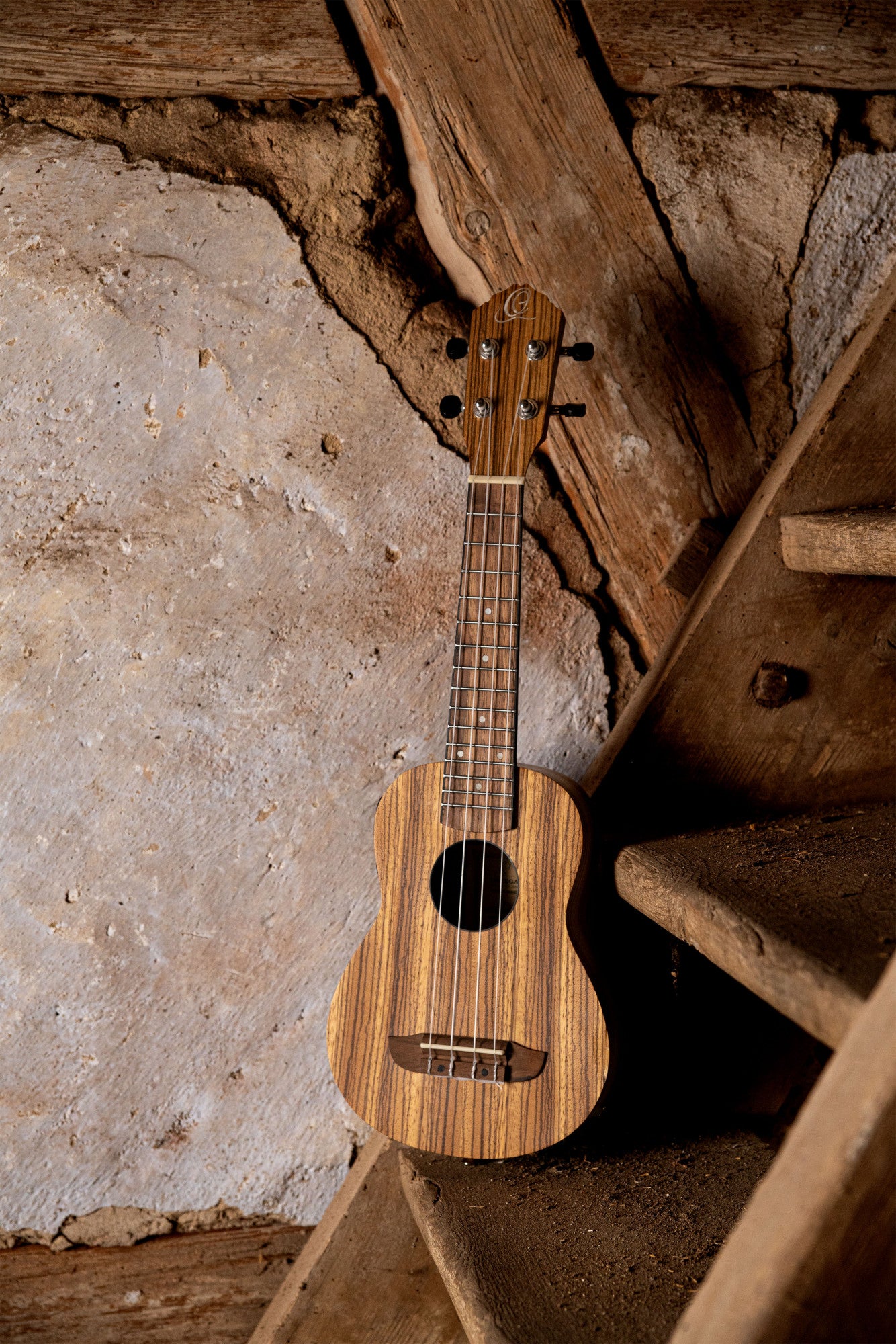 ORTEGA Timber Serie Sopran Preamp Ukulele 4 String - Zebrawood Natural + Bag