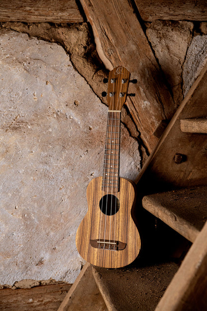 ORTEGA Timber Serie Sopran Preamp Ukulele 4 String - Zebrawood Natural + Bag