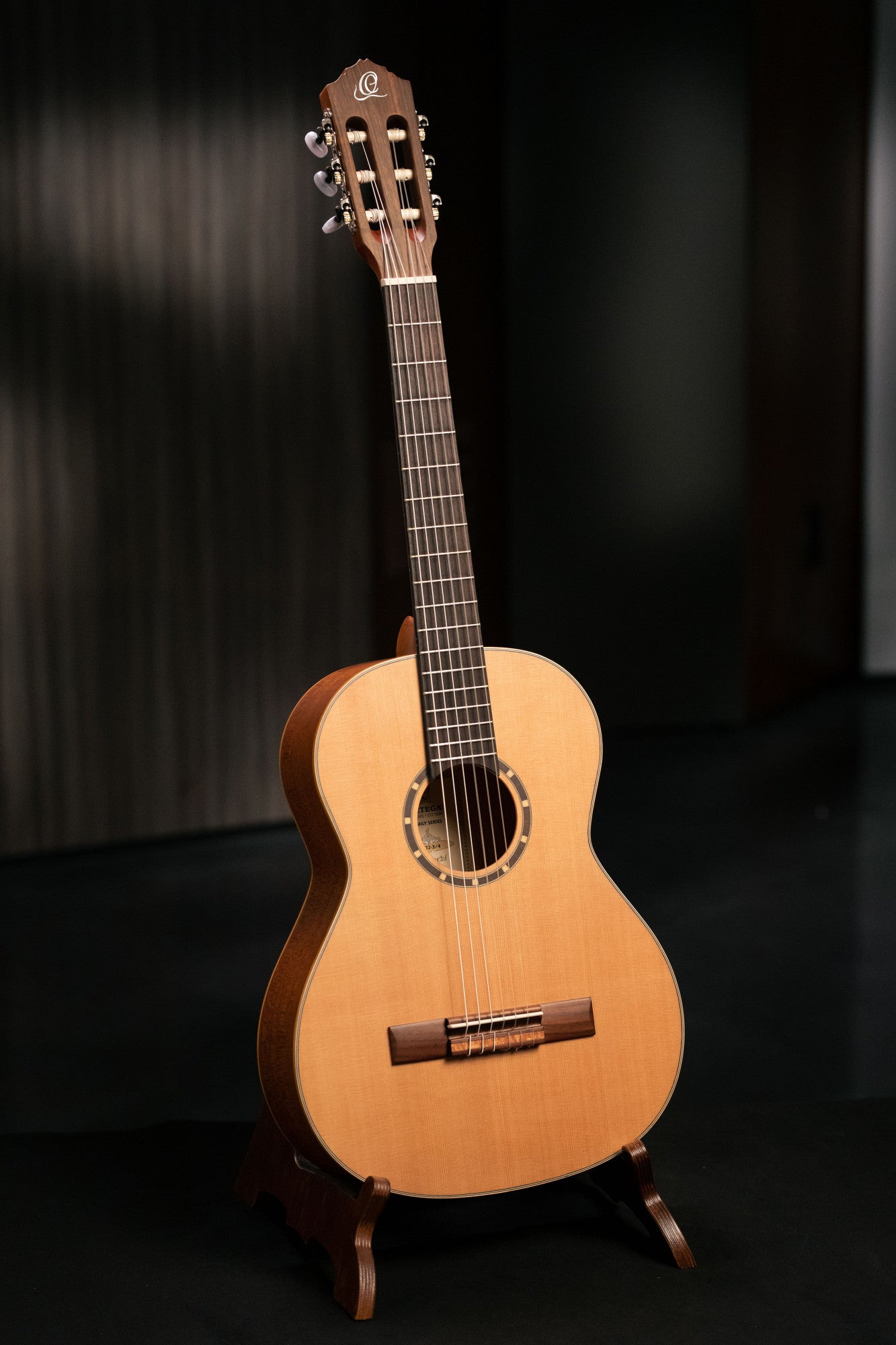 ORTEGA Family Series 3/4 Konzertgitarre 6 String - Zeder / Mahagoni Natur + Bag