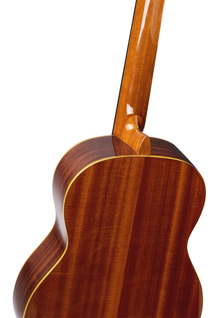 ORTEGA Family Series 4/4 Konzertgitarre 6 String - Zeder / Mahagoni Gloss Natur + Bag