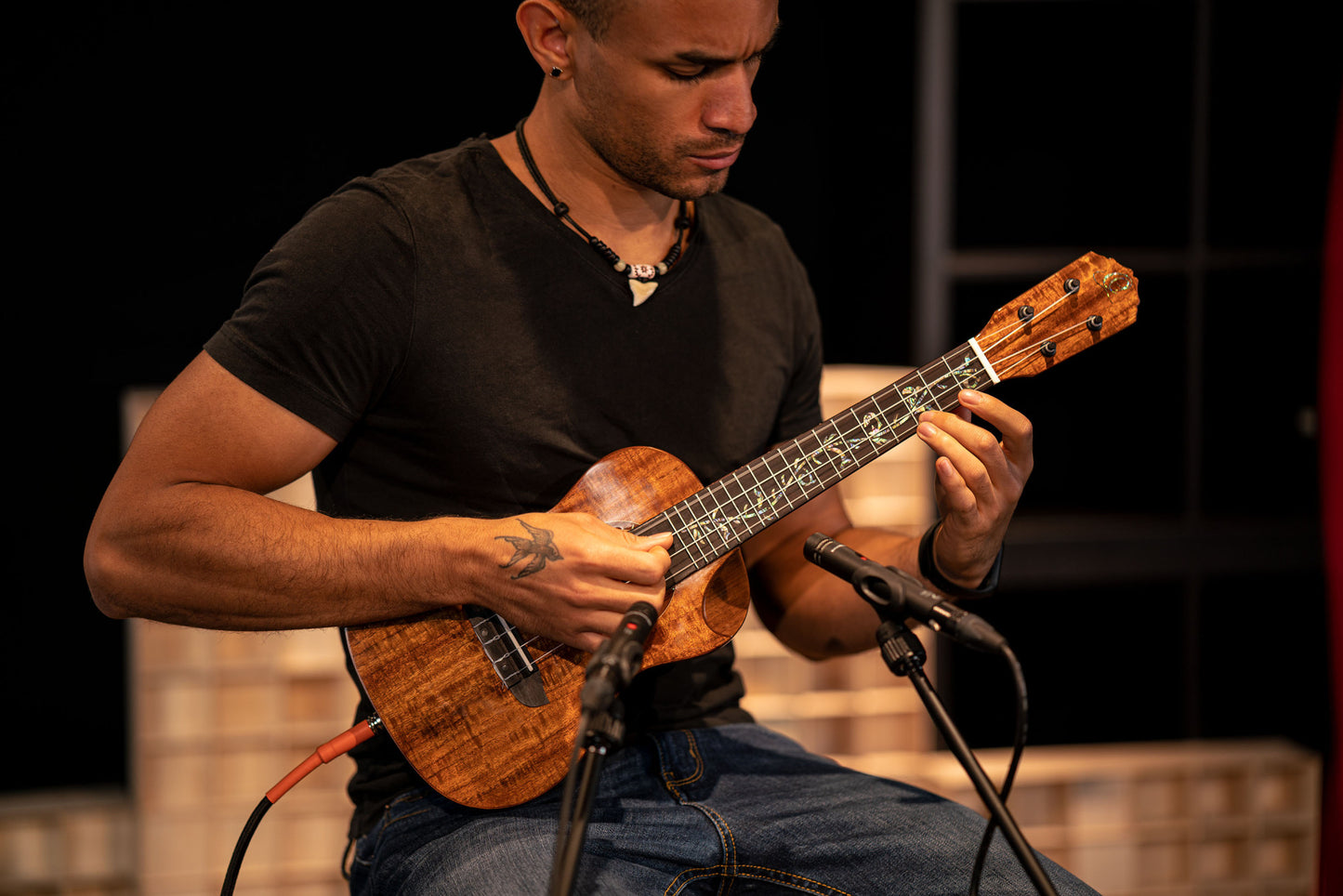 ORTEGA Elite Series Concert Ukulele 4 String - Solid Acacia Natural + Bag