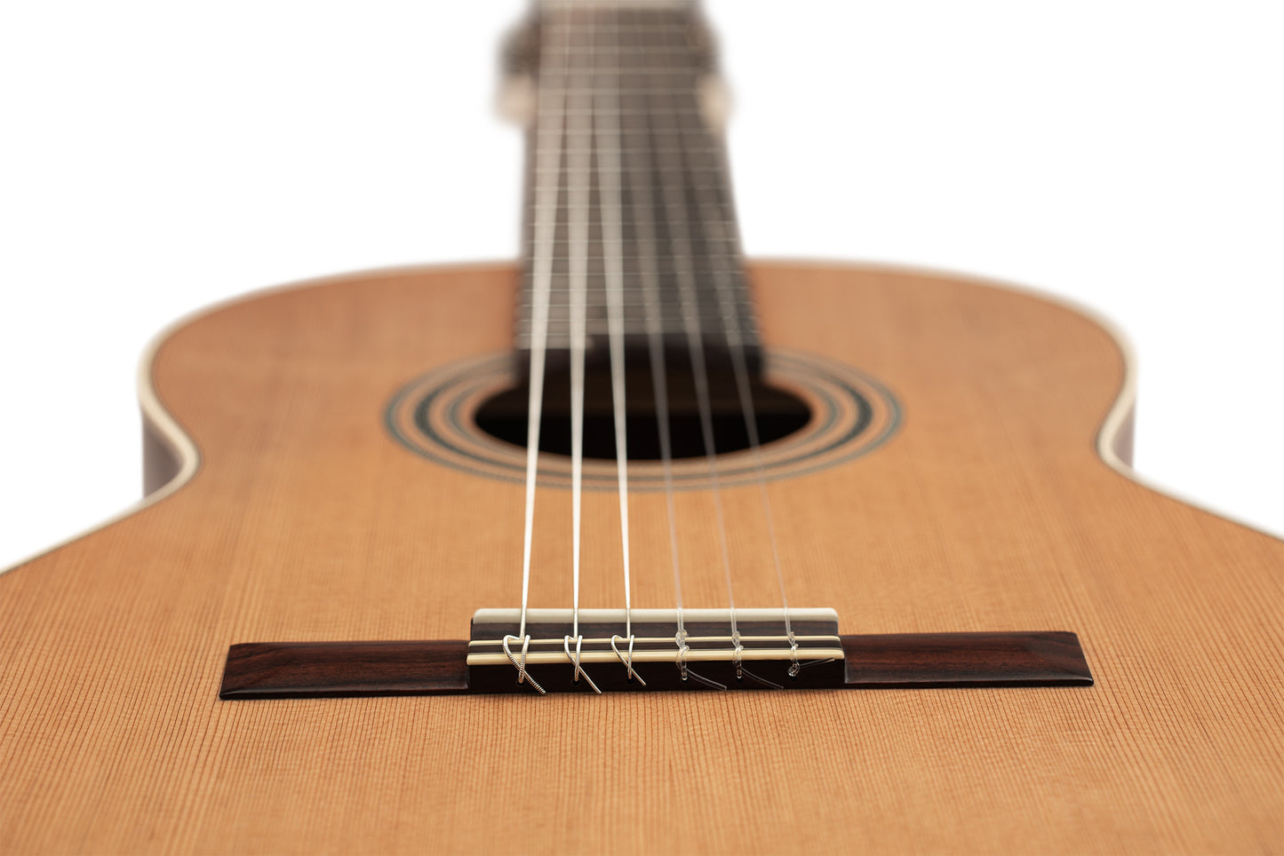 ORTEGA Traditional Series 4/4 Konzertgitarre  6-String + Pro Gigbag