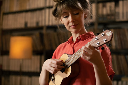 ORTEGA Bonfire Serie Sopran Ukulele 4 String - Fichte/Sapele Natur
