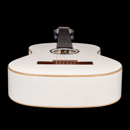 ORTEGA Family Series 4/4 Slim Neck Konzertgitarre 6 String - Weiß + Bag
