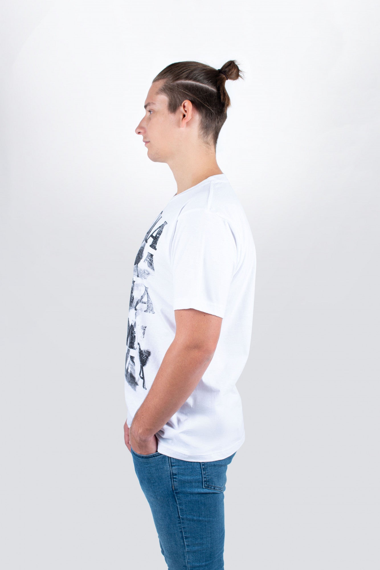 Tama t-shirt in white with Spray Paint frontprint