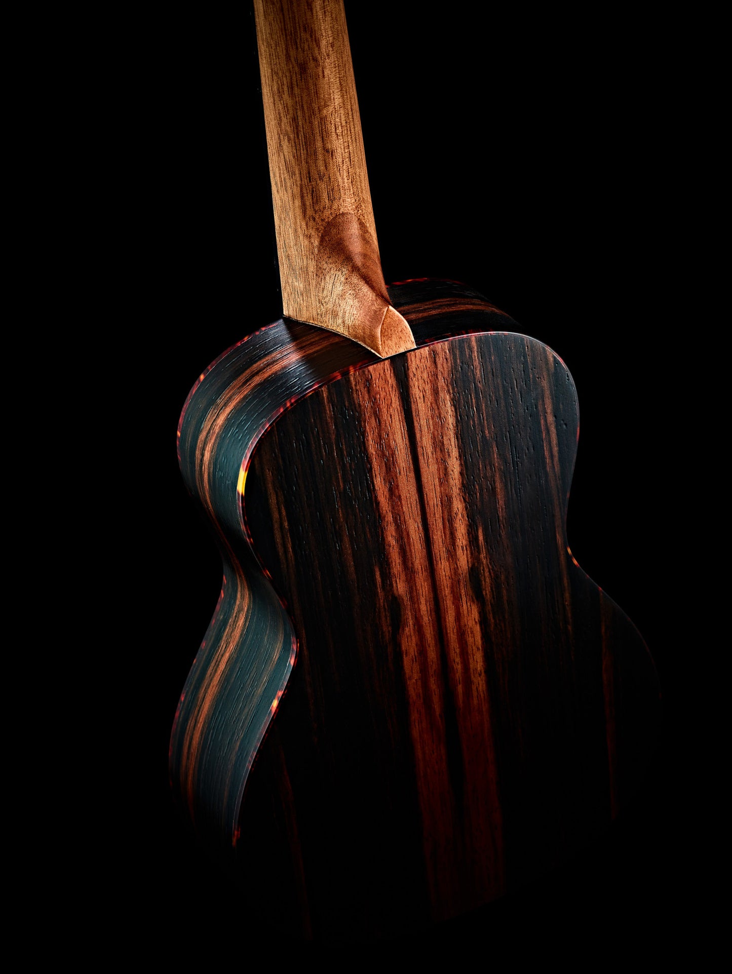 ORTEGA Timber Serie Konzert Ukulele 4 String Lefty - Ebony Natural + Bag