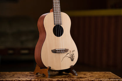 ORTEGA Bonfire Serie Bariton Ukulele 4 String - Fichte/Sapele Natur