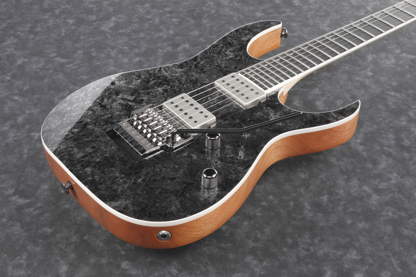 IBANEZ Prestige RG E-Gitarre 6-String - Cosmic Shadow + Koffer