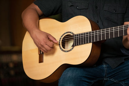 ORTEGA Student Series Pro DeLuxe 4/4 Classical Guitar 6 String - Solid Spruce / Catalpa Natural