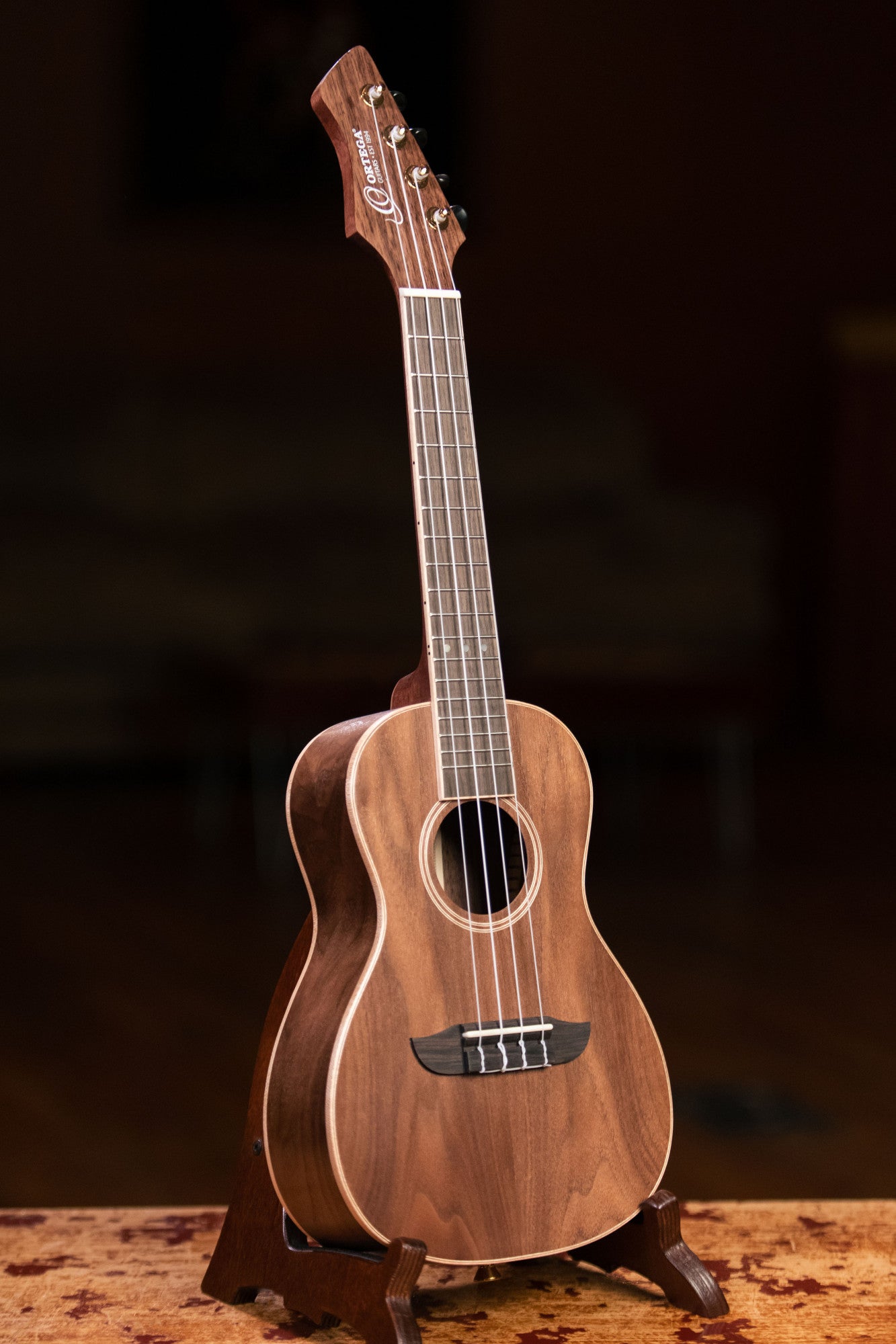 ORTEGA Horizon Series Concert Ukulele 4 String - Walnut Natural + Bag