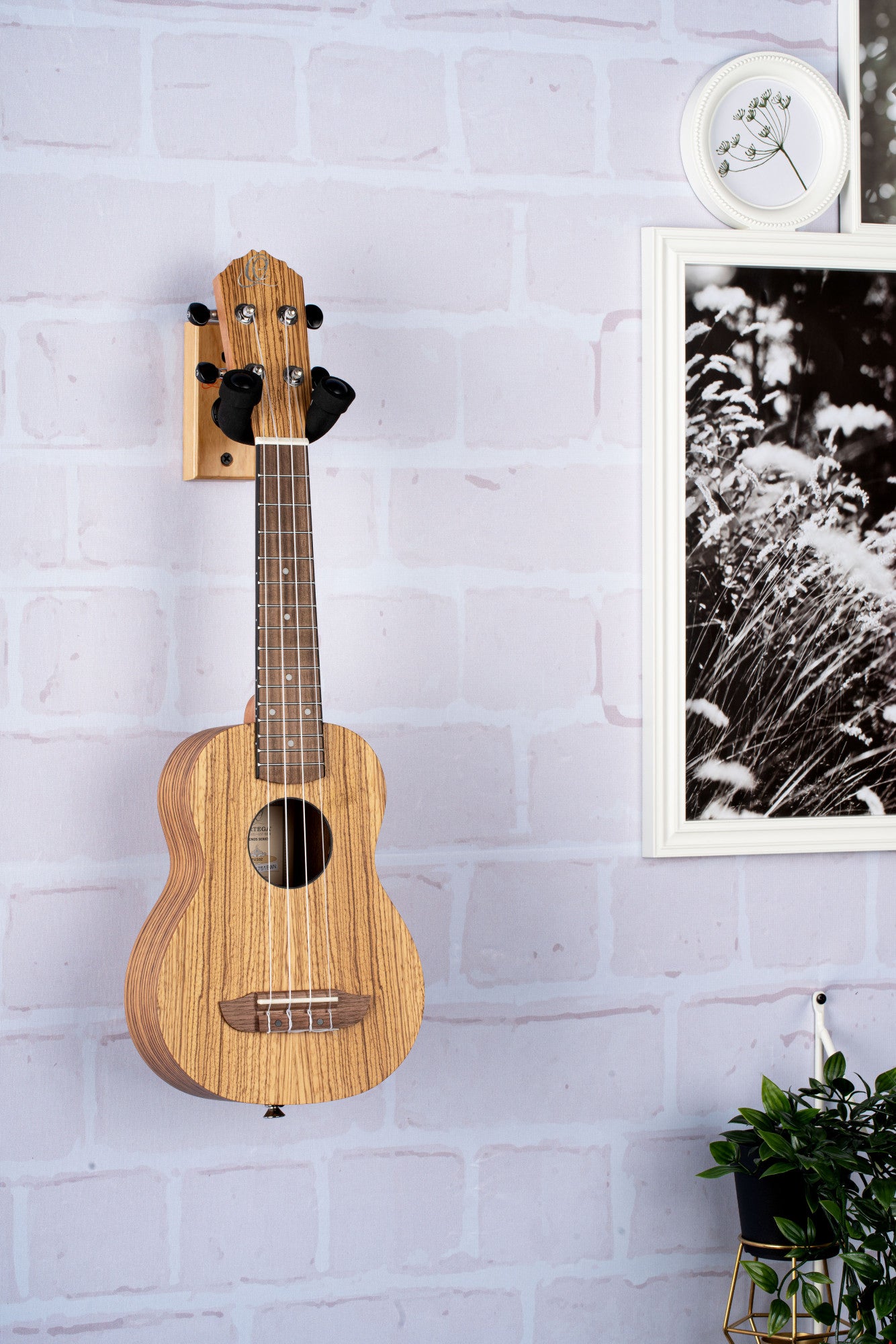 ORTEGA Ukulele Wall Hanger - Cherry Wood