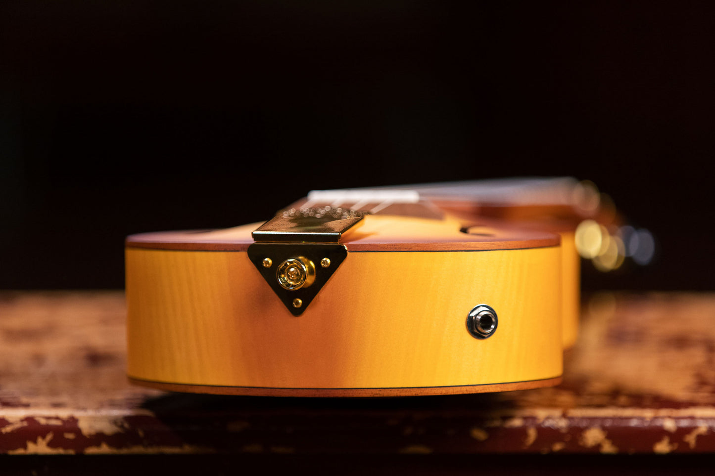 ORTEGA Custom Built Series Concert Ukulele 4 String - Honey Sunburst + Bag