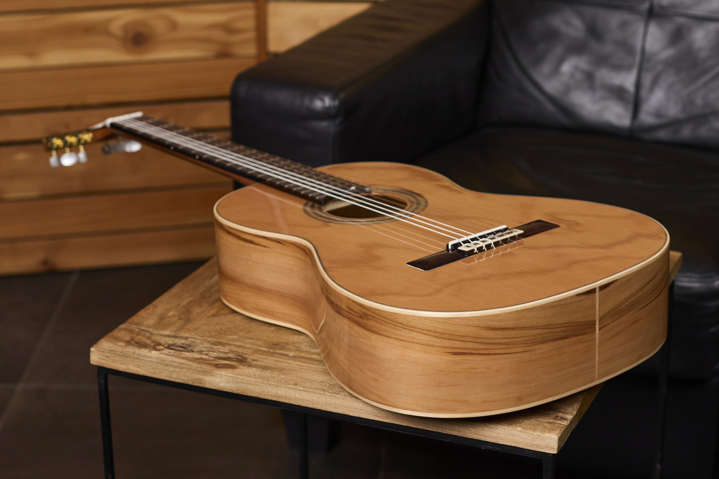 ORTEGA Traditional Series 4/4 Nylon String Guitar 6-String + Pro Gigbag