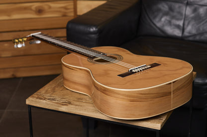 ORTEGA Traditional Series 4/4 Nylon String Guitar 6-String + Pro Gigbag