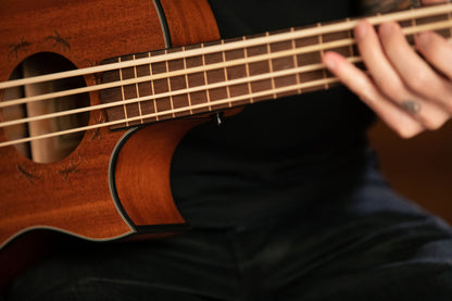ORTEGA Lizard Serie Short Scale Fretless Uke Bass 4 String - Solid Mahogany Natural + Bag