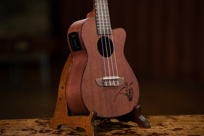 ORTEGA Bonfire Serie Preamp Konzert Ukulele 4 String - Fichte/Sapele Natur