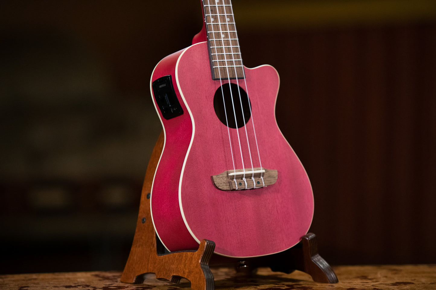 ORTEGA Earth Serie Konzert Preamp Ukulele 4 String - Raspberry Red