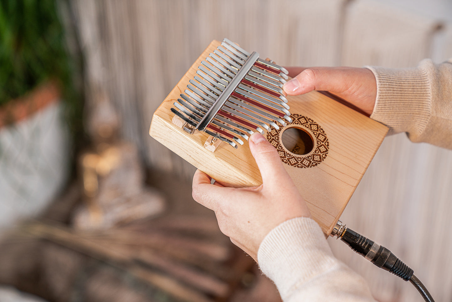 Meinl Sonic Energy Soundhole Pickup Kalimba - 17 Töne / Ahorn