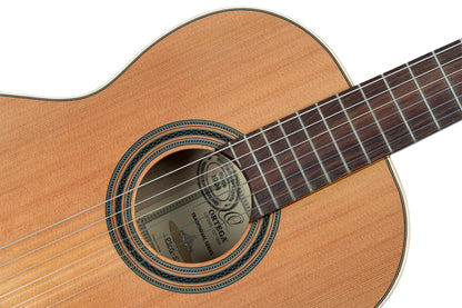 ORTEGA Traditional Series 4/4 Nylon String Guitar 6-String + Pro Gigbag