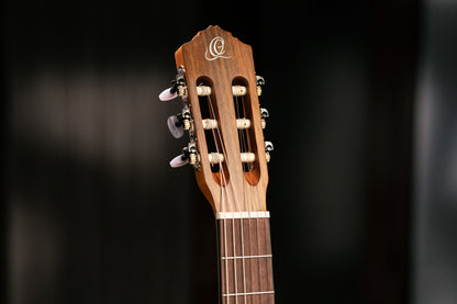 ORTEGA Family Series 4/4 Konzertgitarre 6 String - Zeder / Mahagoni Natur + Bag