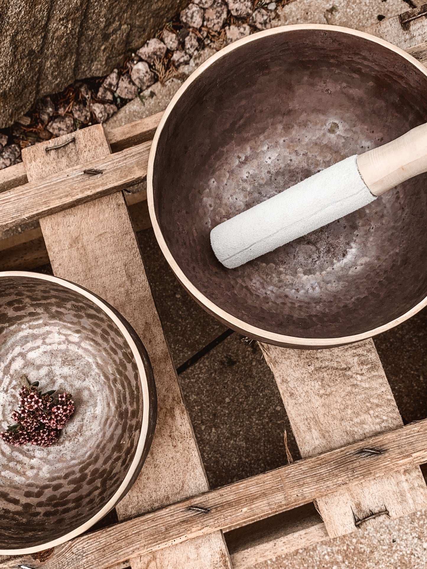 MEINL Sonic Energy Origin Series Singing Bowl Set 4 teilig - 600/700/900g + Mallet