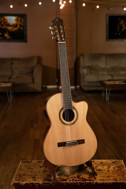 ORTEGA Performer Series 4/4 Konzertgitarre 6-String - Natural + Gigbag