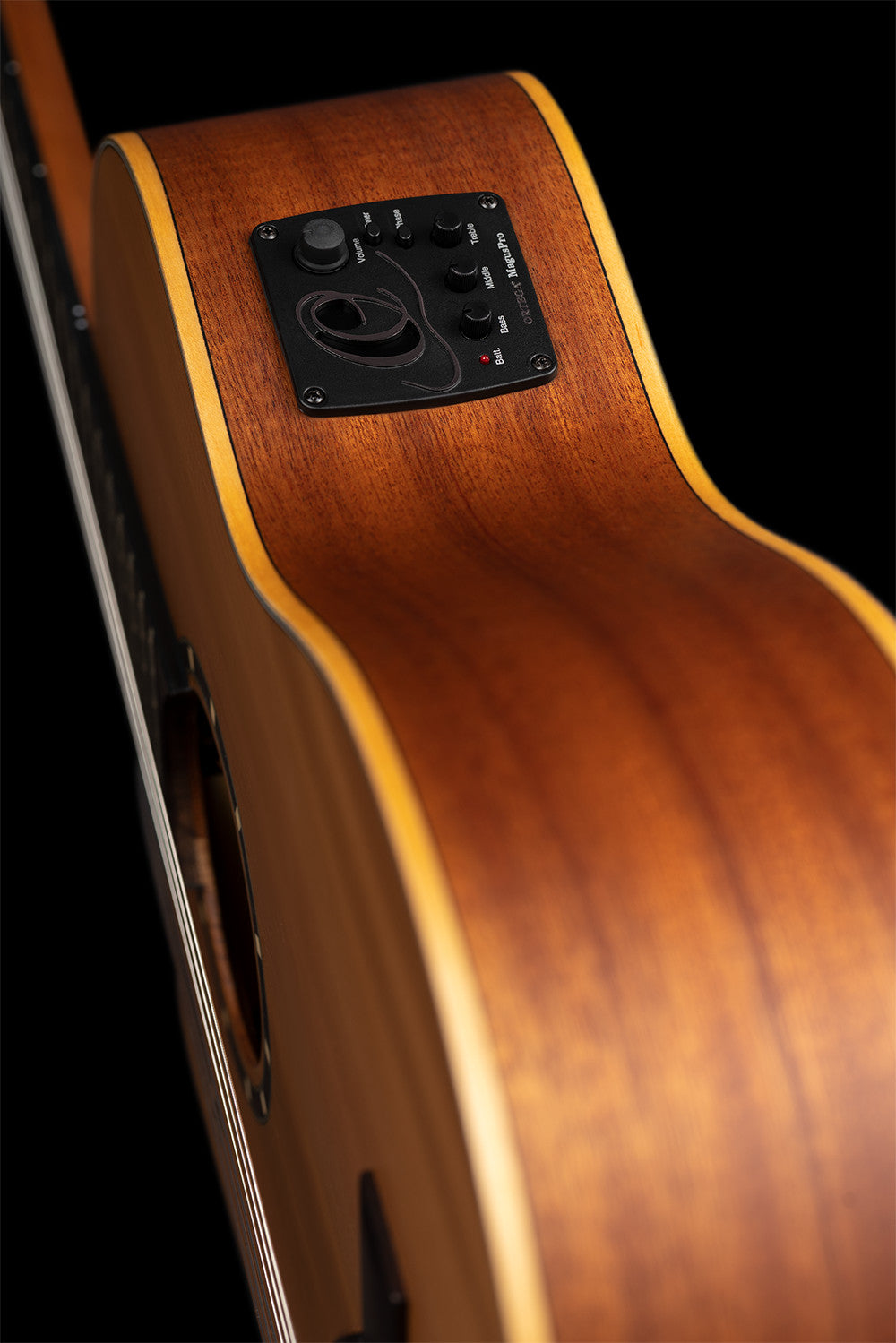 ORTEGA Family Series Pro 4/4 Konzertgitarre 6 String Lefty - Massive Zeder / Mahagoni Natur + Bag
