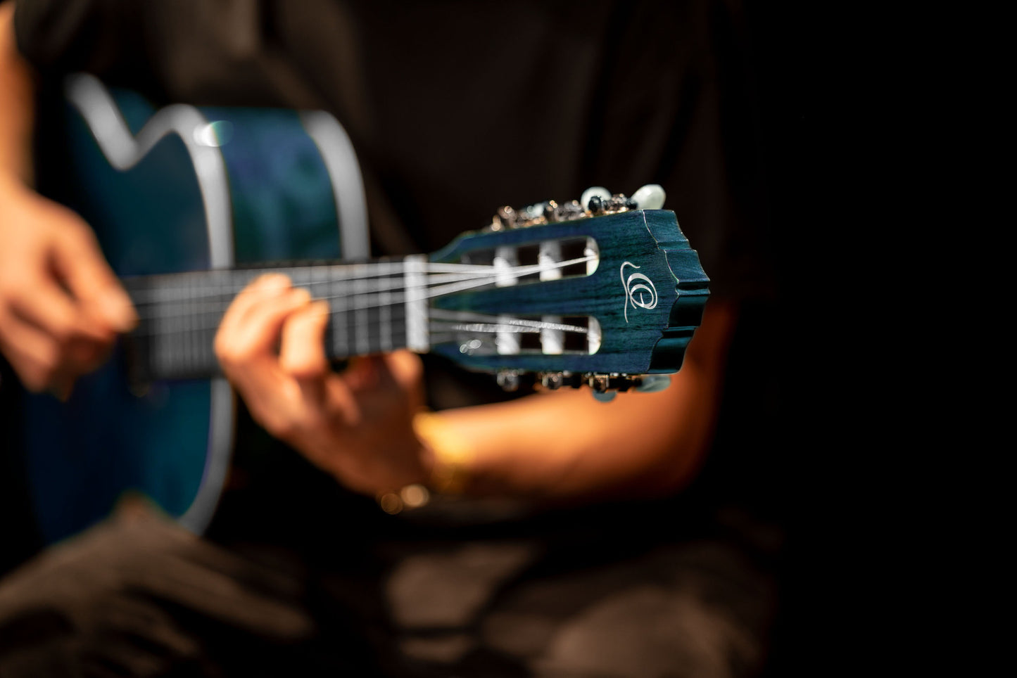 ORTEGA Family Series 4/4 Slim Neck Konzertgitarre 6 String - Ocean Blue + Bag
