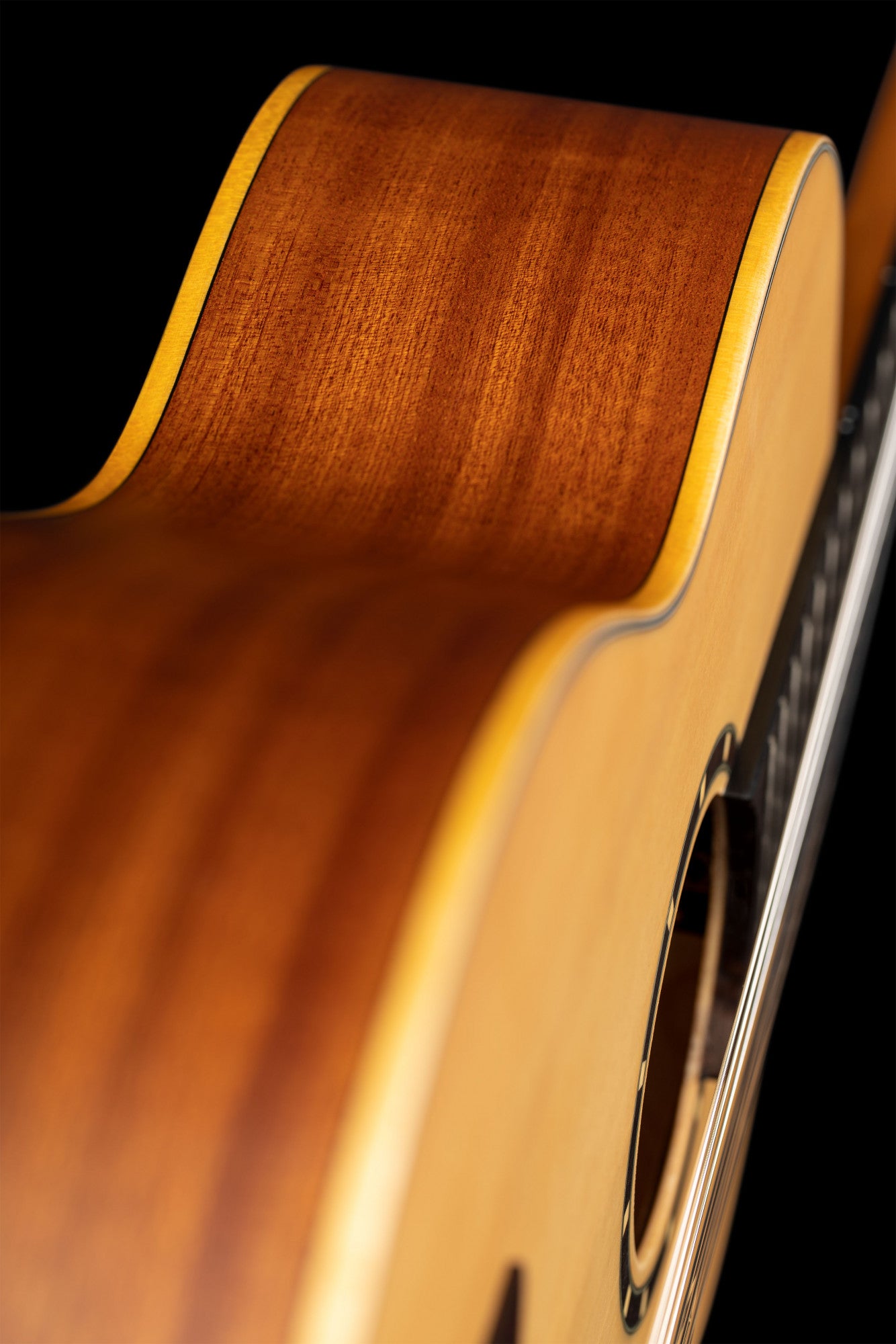 ORTEGA Family Series 4/4 Konzertgitarre 6 String - Mahagoni Natur + Bag