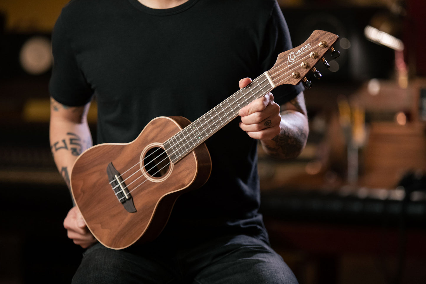 ORTEGA Horizon Series Concert Ukulele 4 String - Walnut Natural + Bag