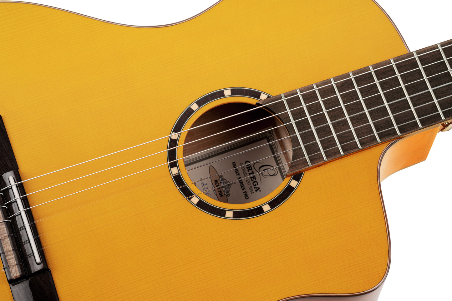 ORTEGA Family Series Pro 4/4 Konzertgitarre 6 String - Massive Fichte / Cypress Gloss Stain Yellow + Bag