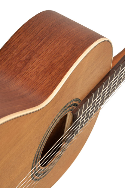 ORTEGA Traditional Series 4/4 Konzertgitarre  6-String + Pro Gigbag