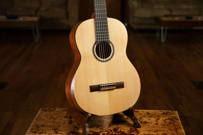 ORTEGA Student Series Pro DeLuxe 4/4 Classical Guitar 6 String - Solid Spruce / Catalpa Natural
