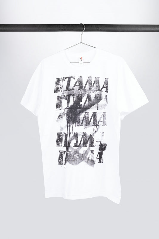 TAMA T-Shirt in weiß mit Spray Paint Frontprint