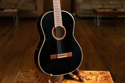 ORTEGA Family Series 4/4 Slim Neck Konzertgitarre 6 String - Fichte / Mahagoni + Bag