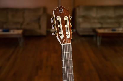 ORTEGA Family Series Pro 4/4 Konzertgitarre 6 String - Massive Fichte / Mahagoni White + Bag