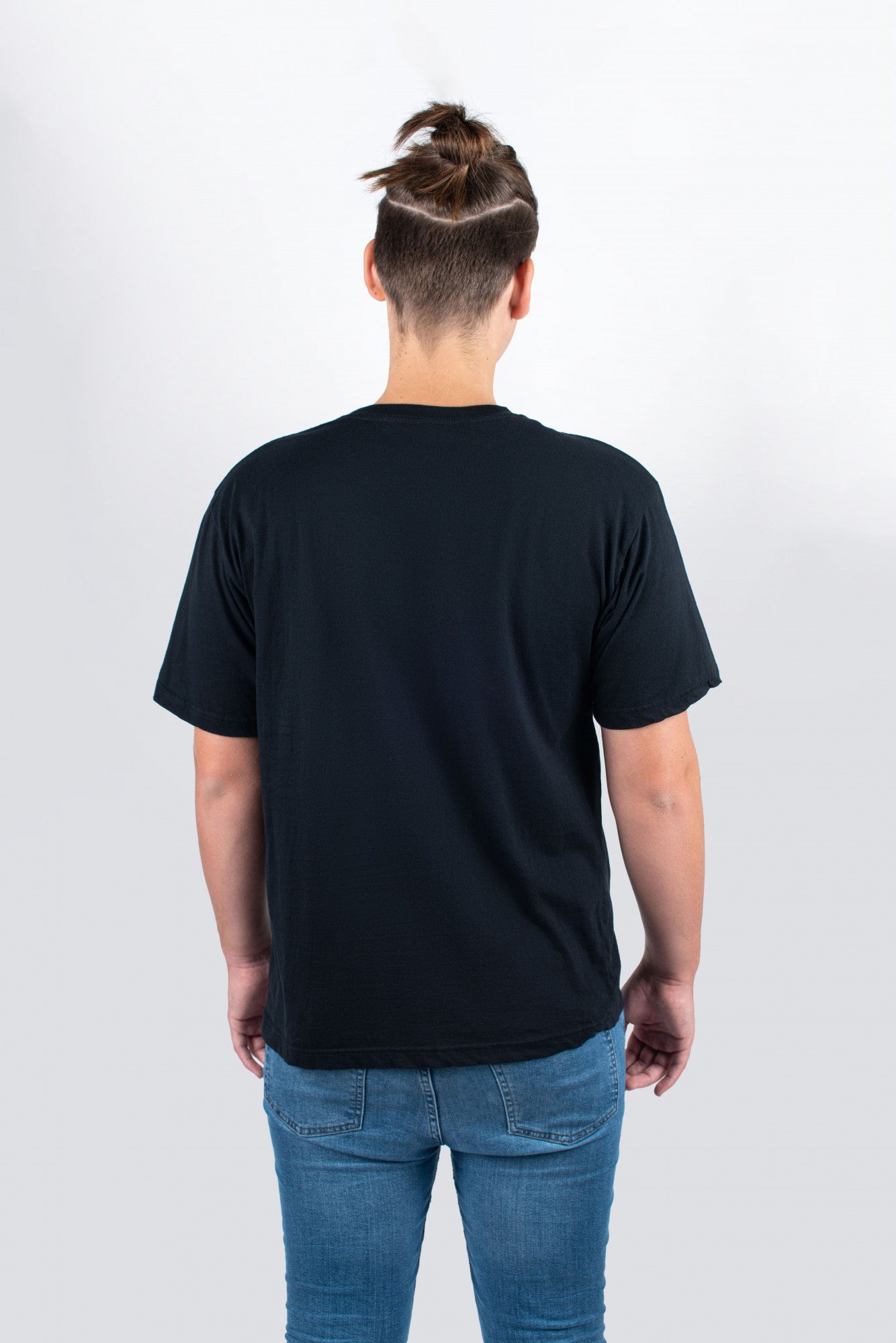 Tama t-shirt in black with Spray Paint frontprint
