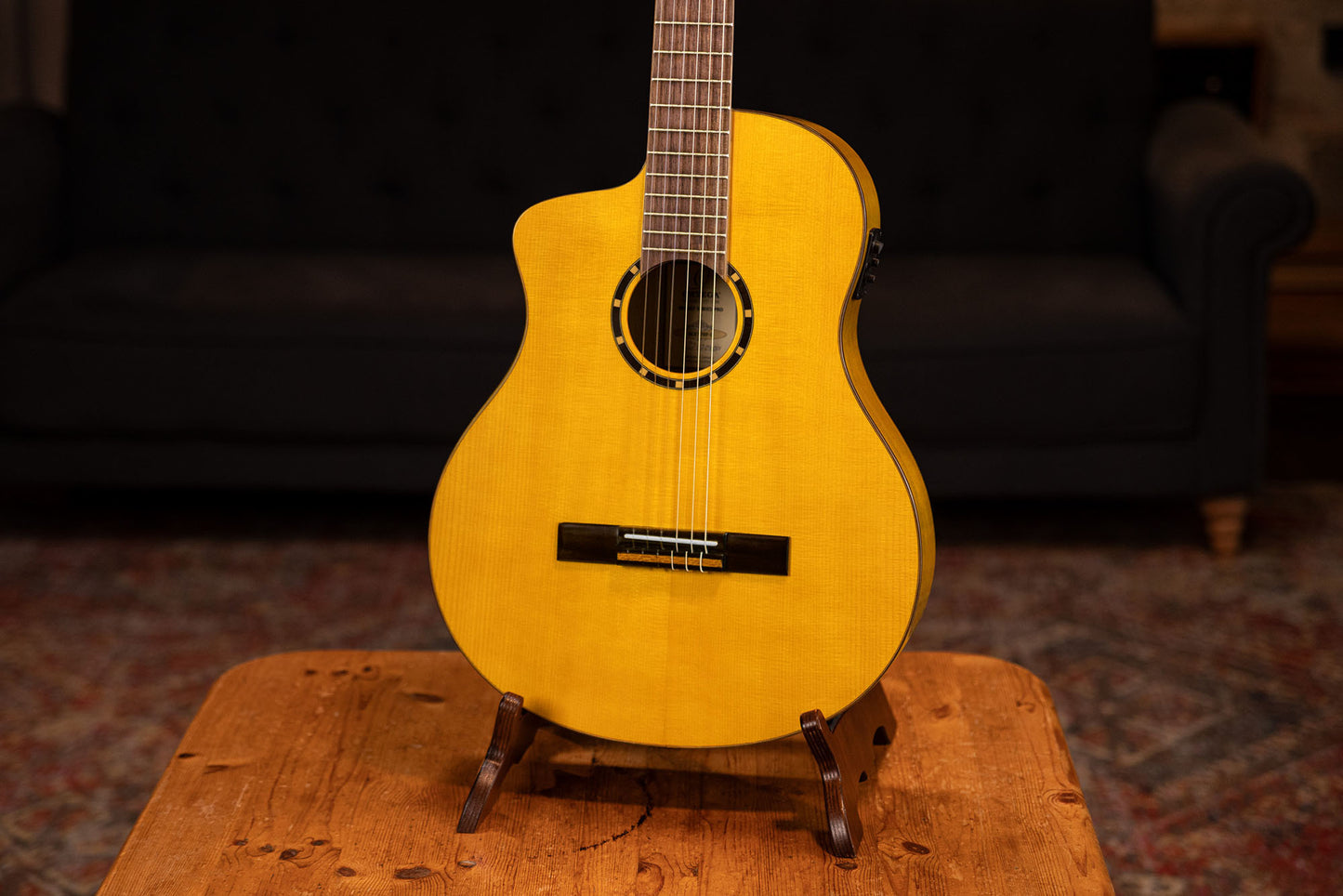 ORTEGA Family Series Pro 4/4 Konzertgitarre 6 String Lefty - Massive Fichte / Cypress Gloss Stain Yellow + Bag