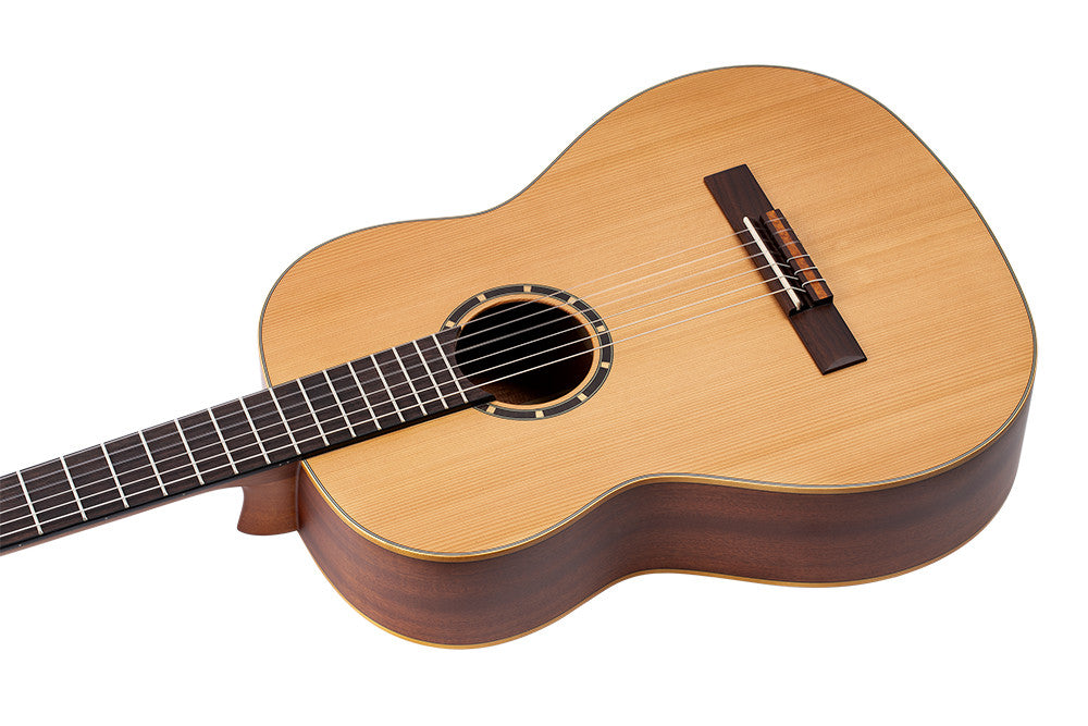 ORTEGA Family Series Pro 4/4 Slim Neck Konzertgitarre 6 String - Zeder / Mahagoni Natur + Bag