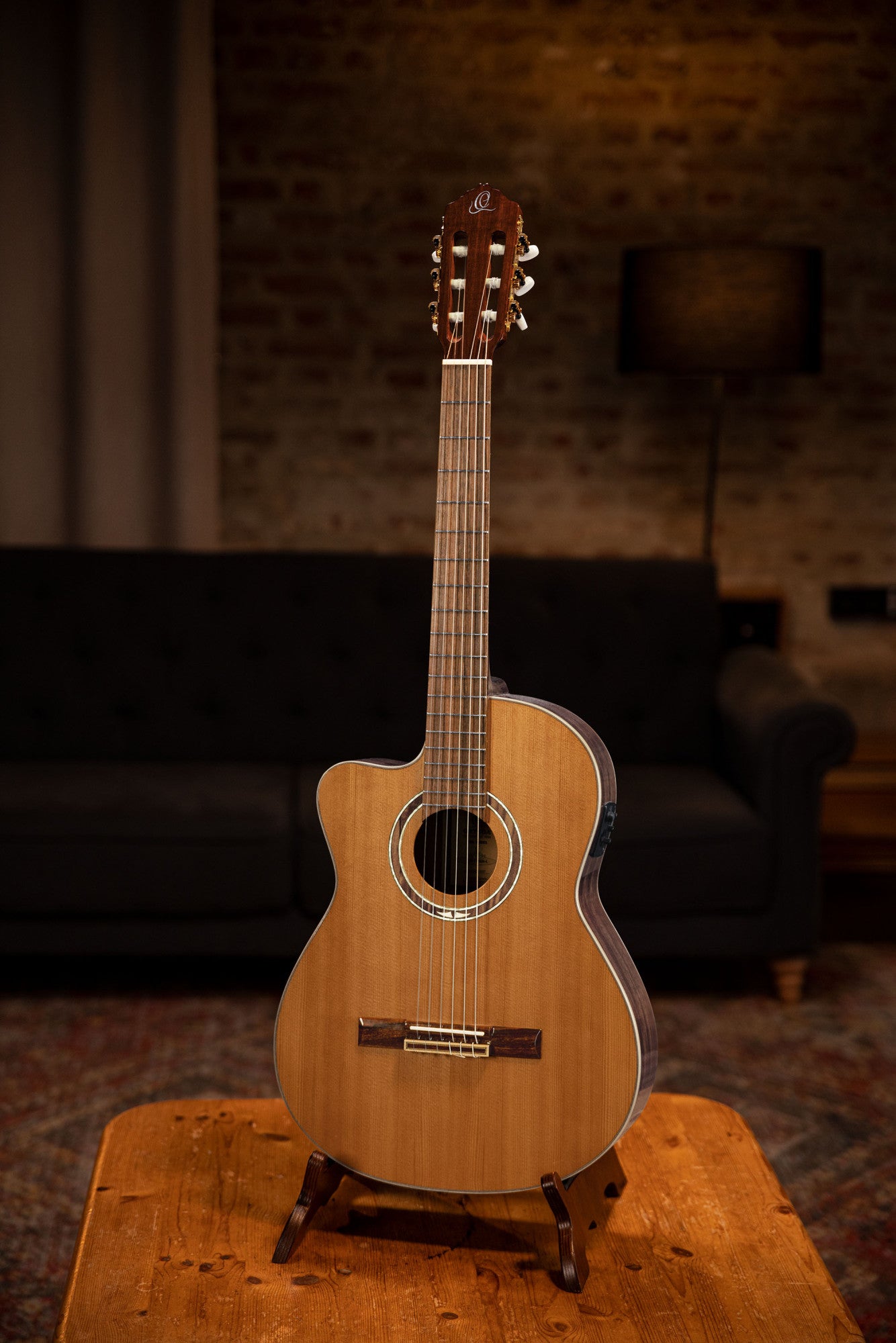 ORTEGA Performer Series 4/4 Konzertgitarre 6-String Lefty - Natural + Gigbag