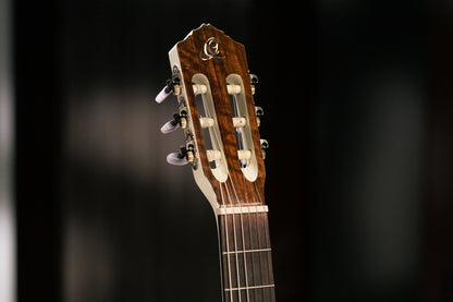 ORTEGA Family Series 4/4 Konzertgitarre 6 String - Weiß + Bag