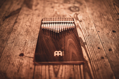 Meinl Sonic Energy Solid Kalimba, 17 Töne, schwarze Walnuss