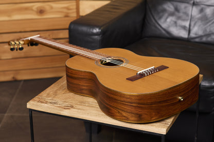 ORTEGA Thermo Series 4/4 Nylon String Guitar 6-String + Pro Gigbag